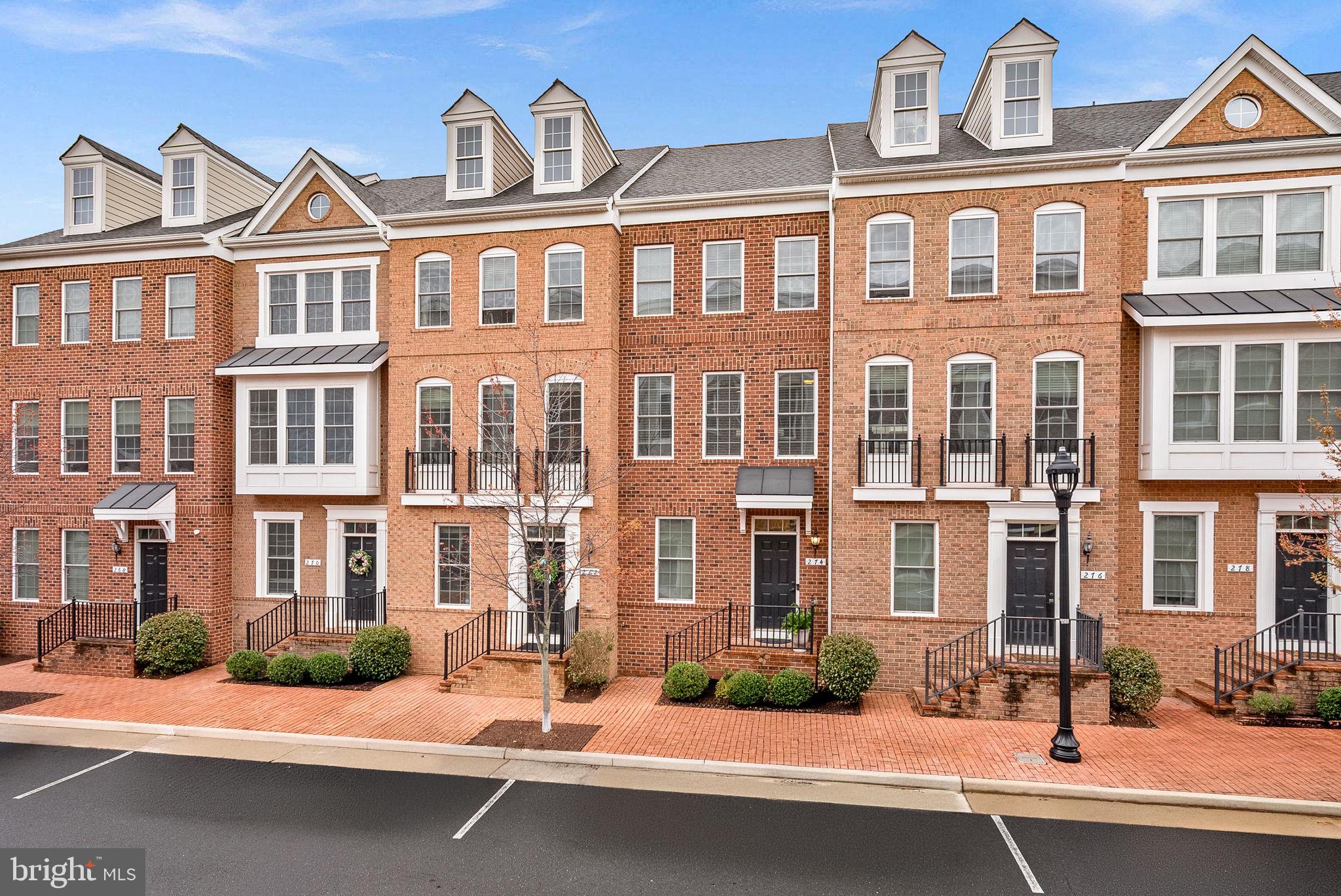 274 HIGH RAIL TERRACE SE