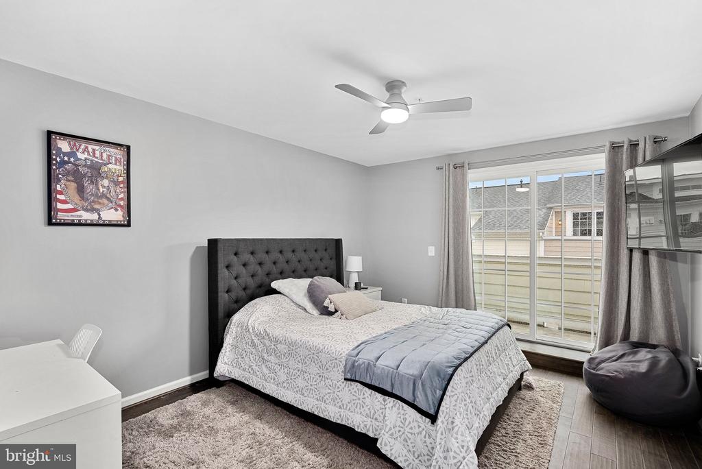 274 HIGH RAIL TERRACE SE