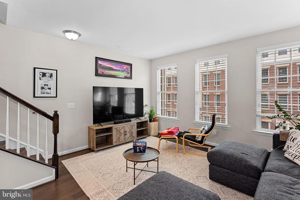 274 HIGH RAIL TERRACE SE
