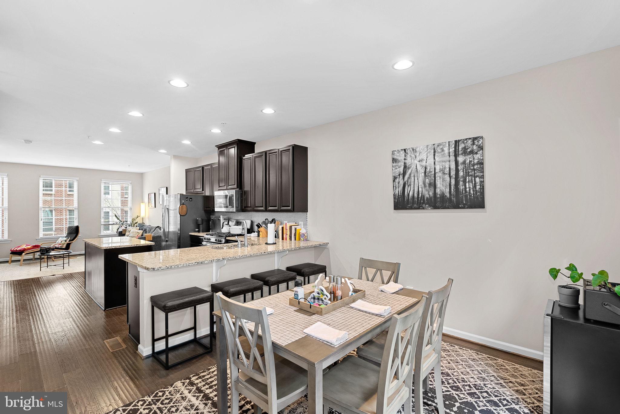 274 HIGH RAIL TERRACE SE