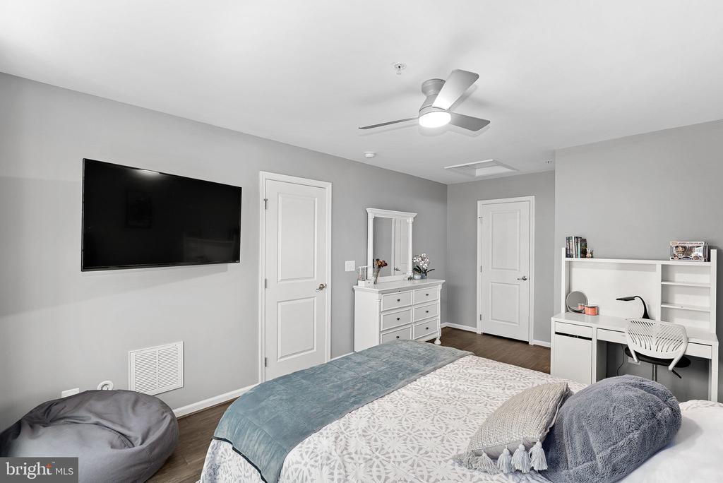 274 HIGH RAIL TERRACE SE