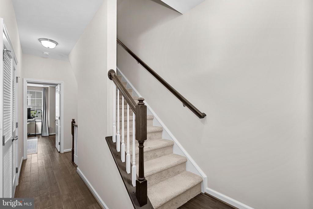 274 HIGH RAIL TERRACE SE