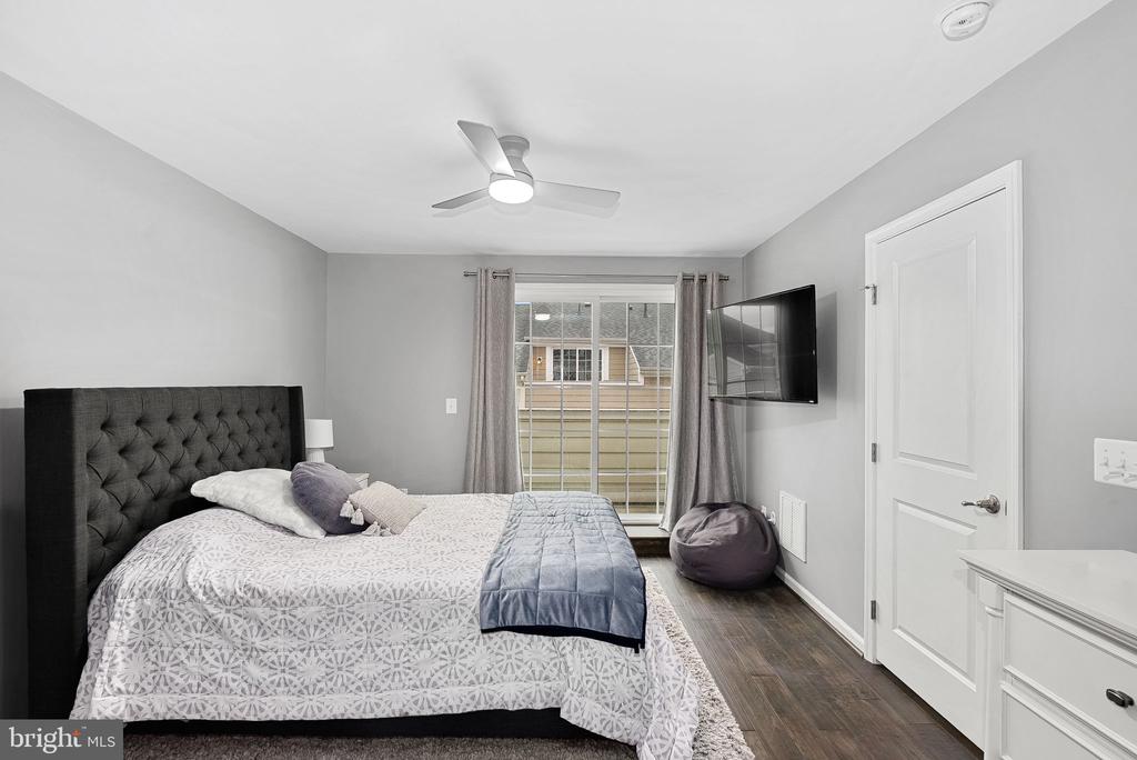 274 HIGH RAIL TERRACE SE