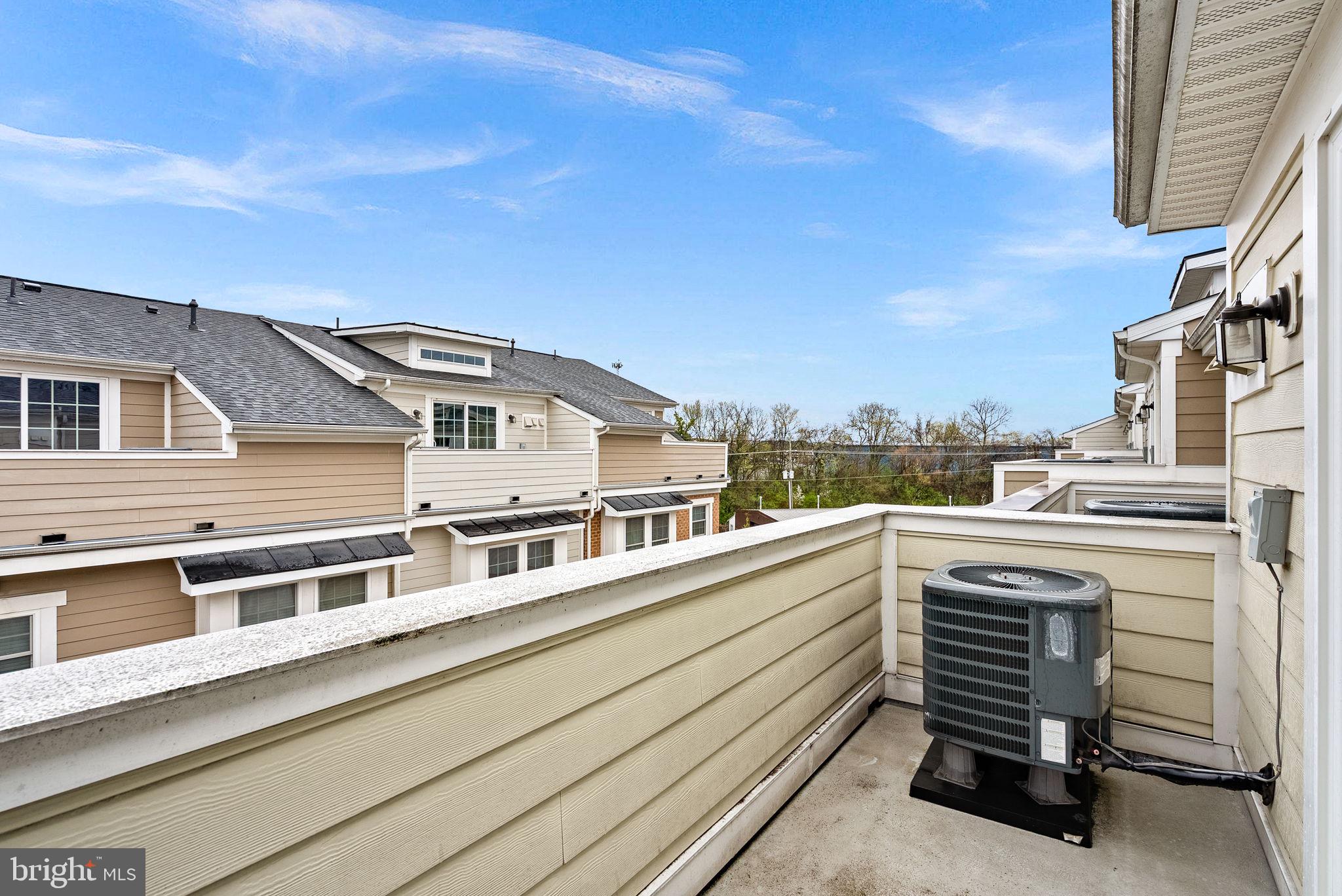 274 HIGH RAIL TERRACE SE