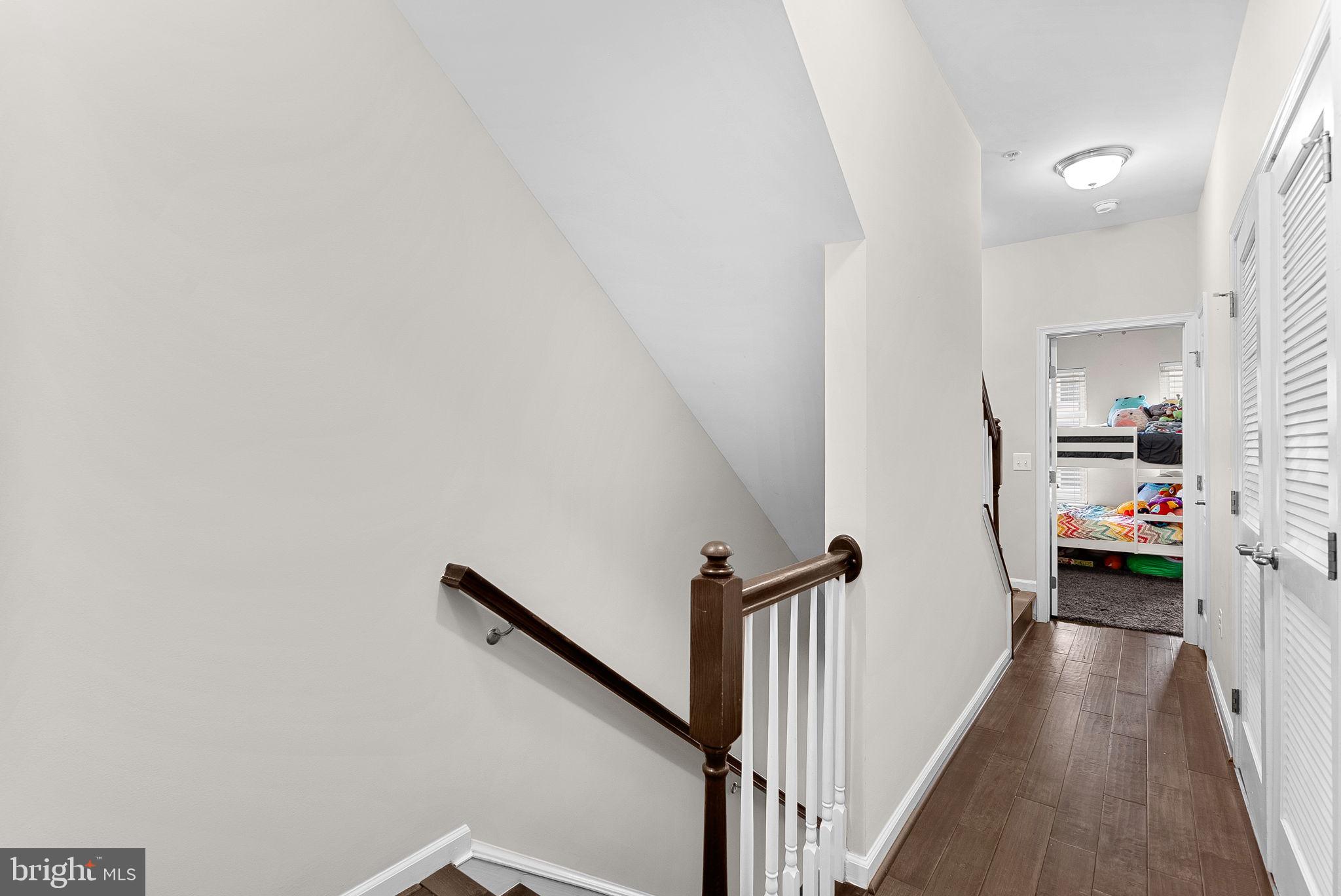 274 HIGH RAIL TERRACE SE