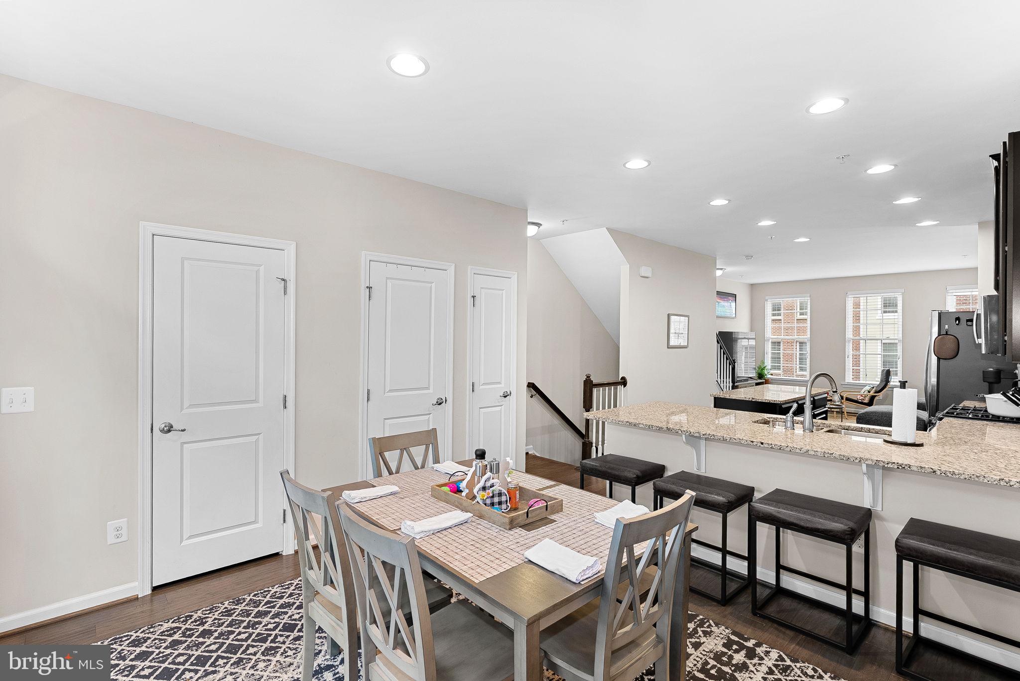 274 HIGH RAIL TERRACE SE