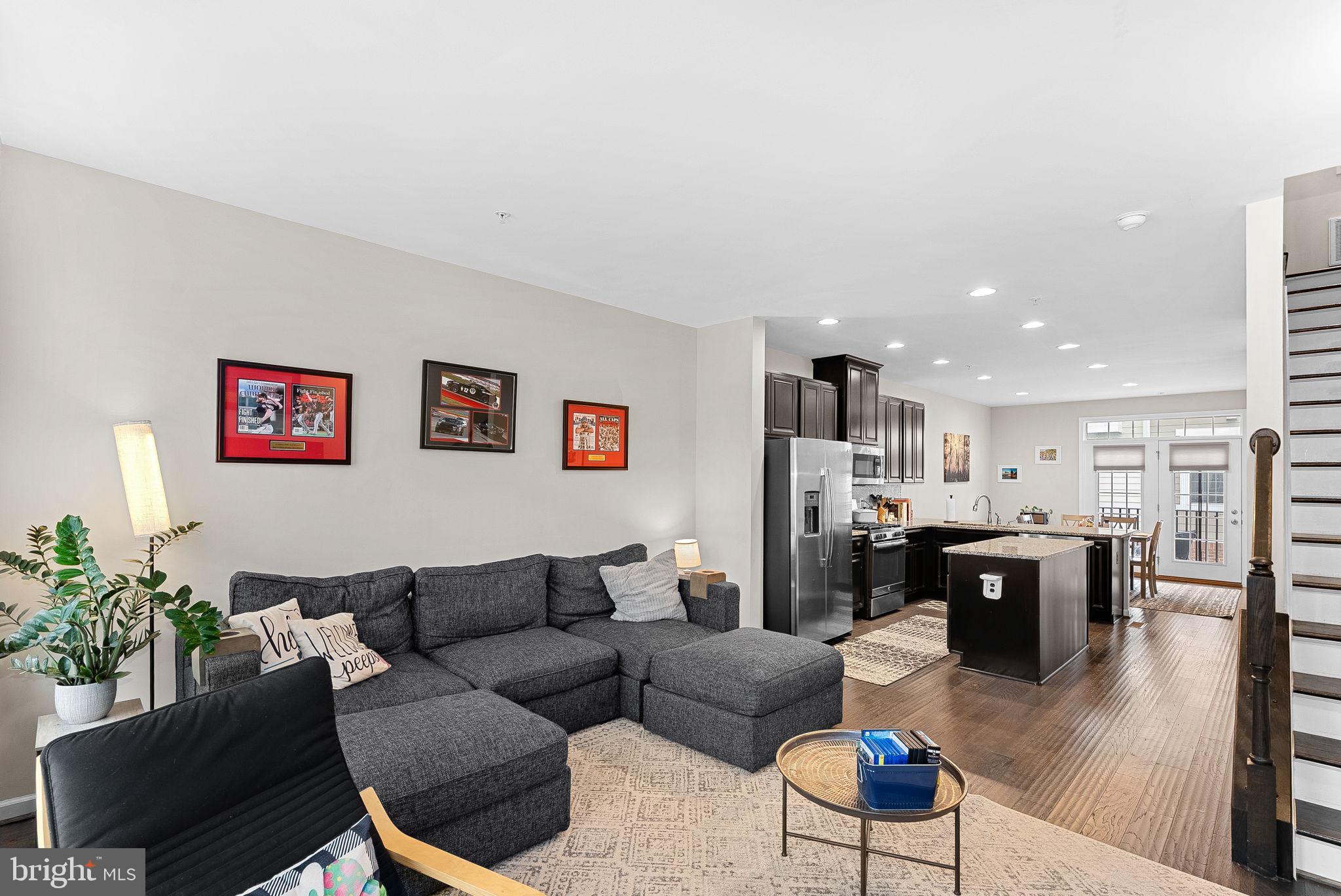 274 HIGH RAIL TERRACE SE