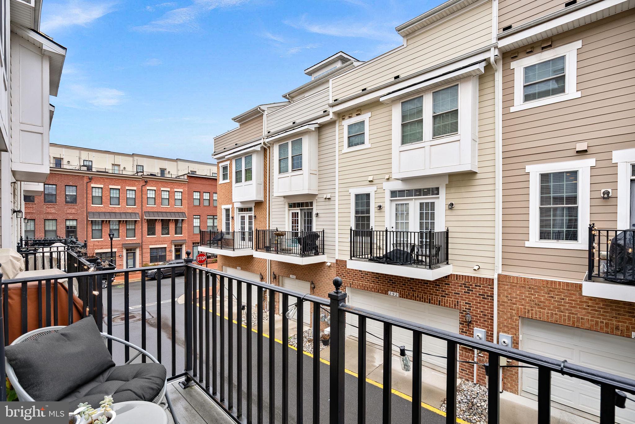 274 HIGH RAIL TERRACE SE