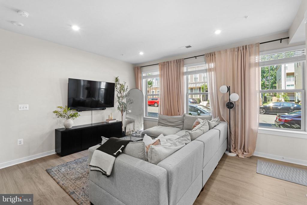 212 PARK CENTRAL TERRACE