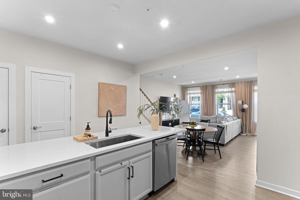 212 PARK CENTRAL TERRACE