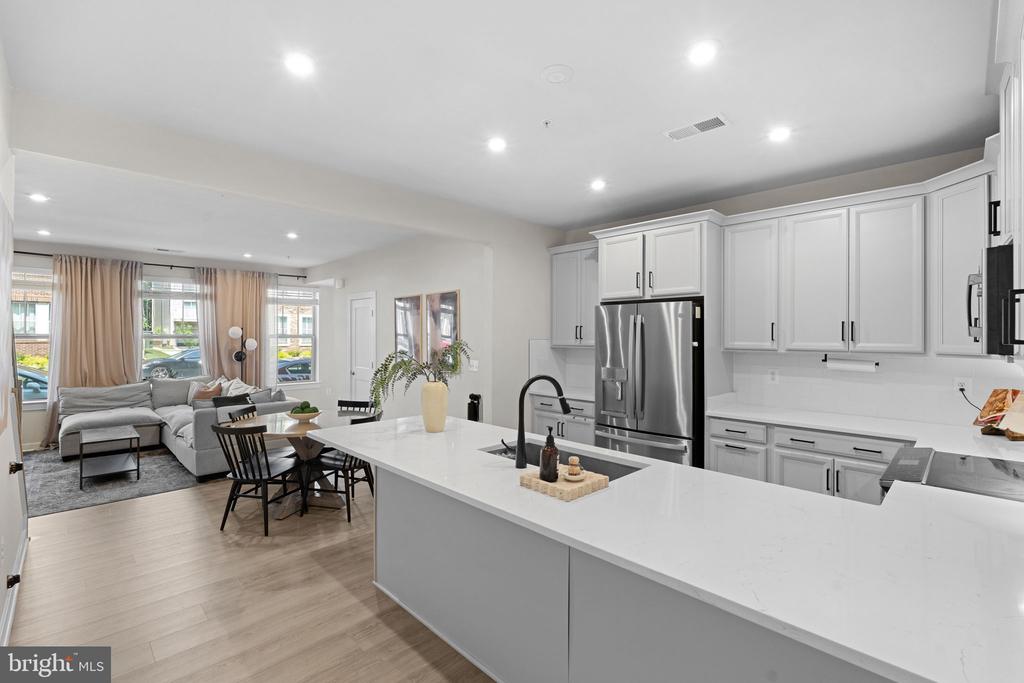 212 PARK CENTRAL TERRACE