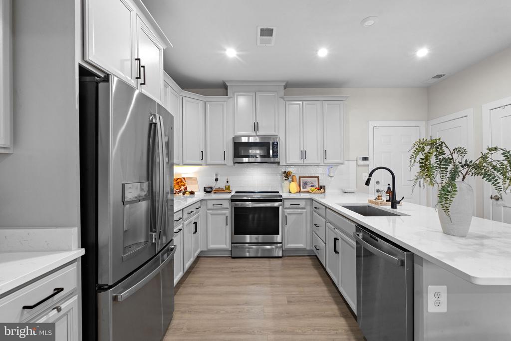 212 PARK CENTRAL TERRACE
