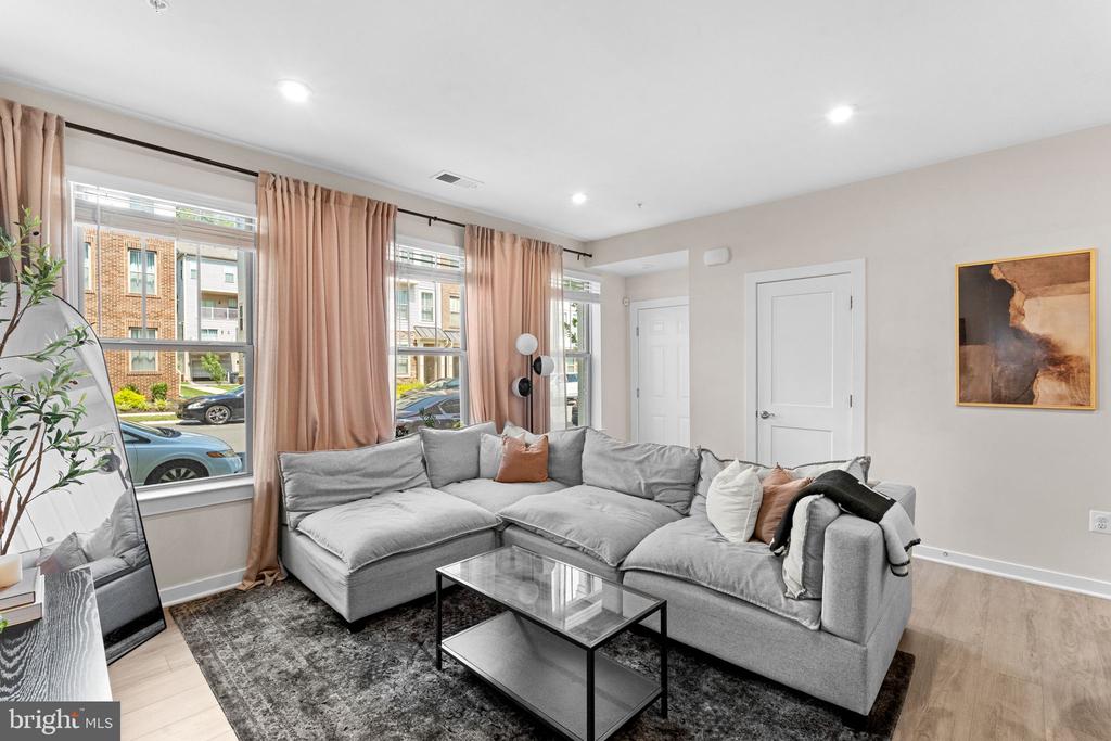 212 PARK CENTRAL TERRACE
