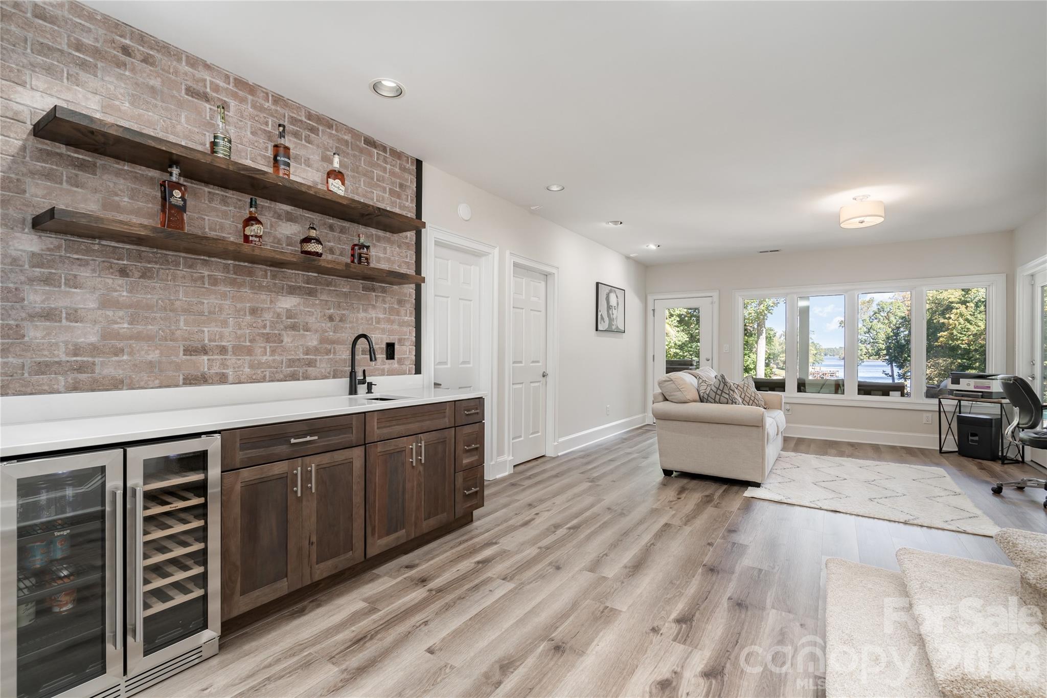 136 Lakeview Shores Loop