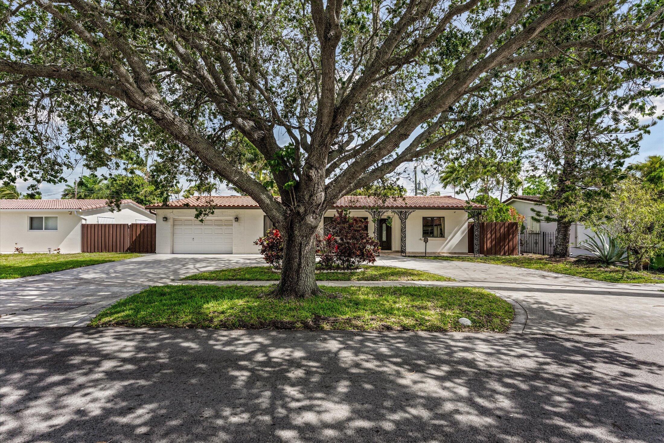 1101 NE 4th Court