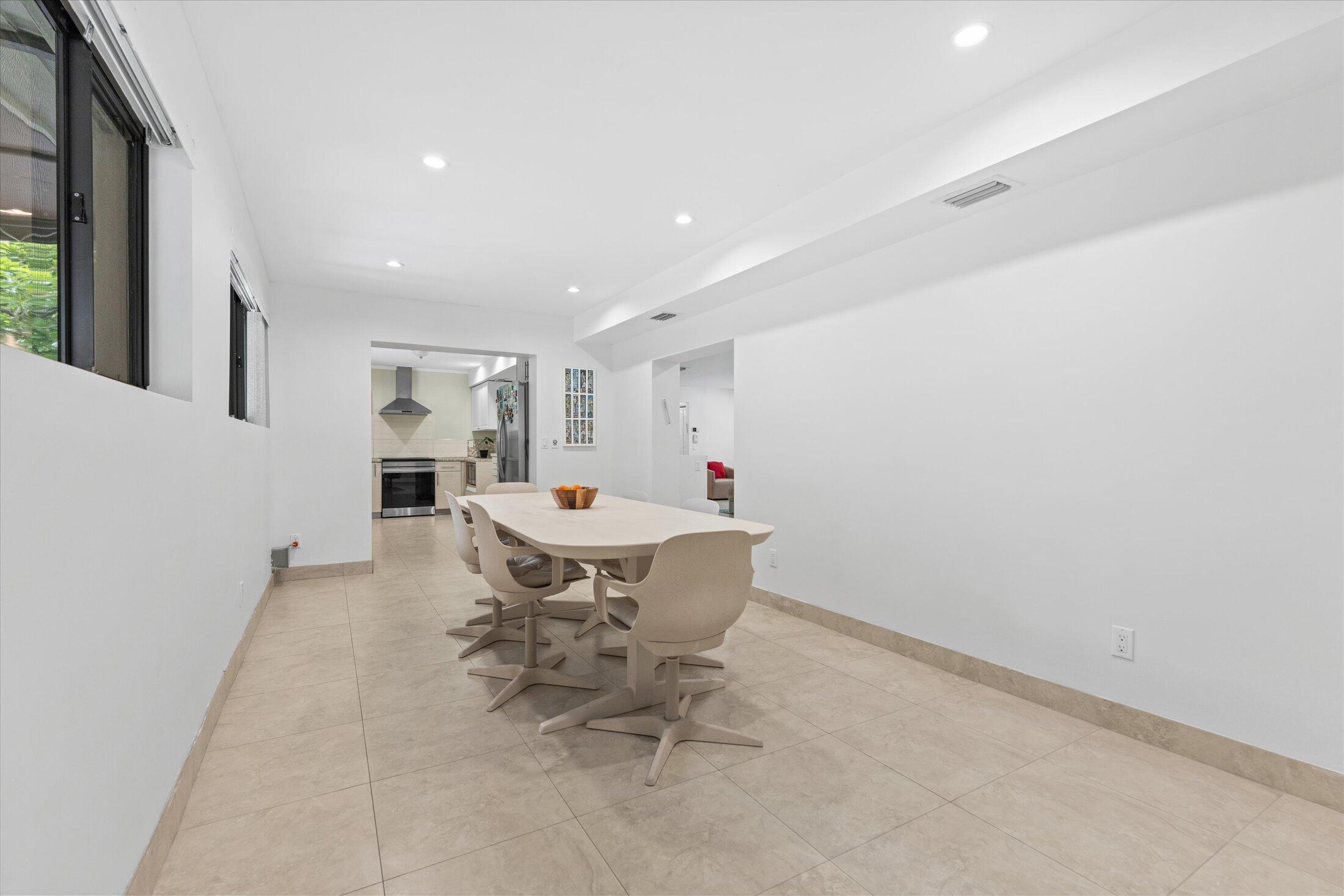 1101 NE 4th Court