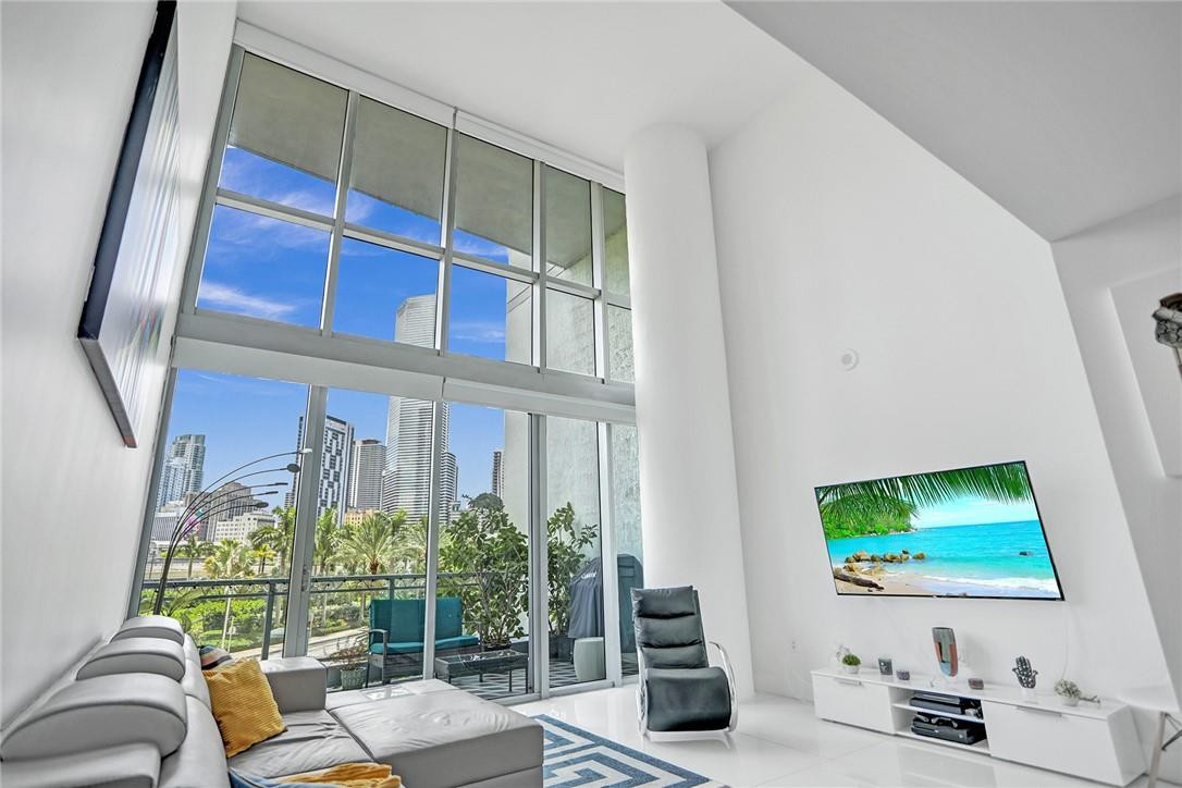 90 SW 3rd Street Th300b