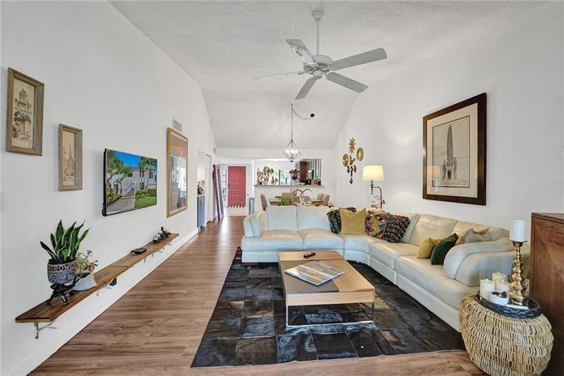 7533 Glendevon Lane 907