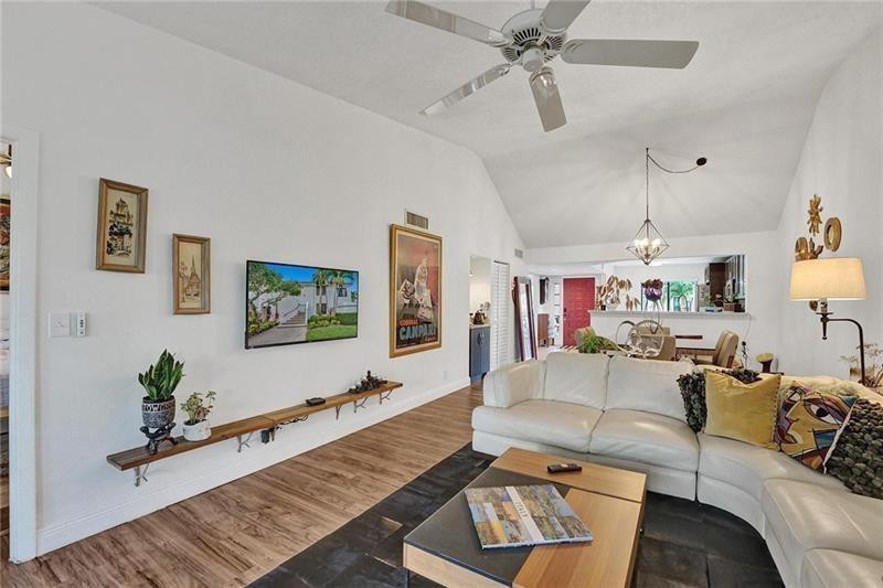 7533 Glendevon Lane 907