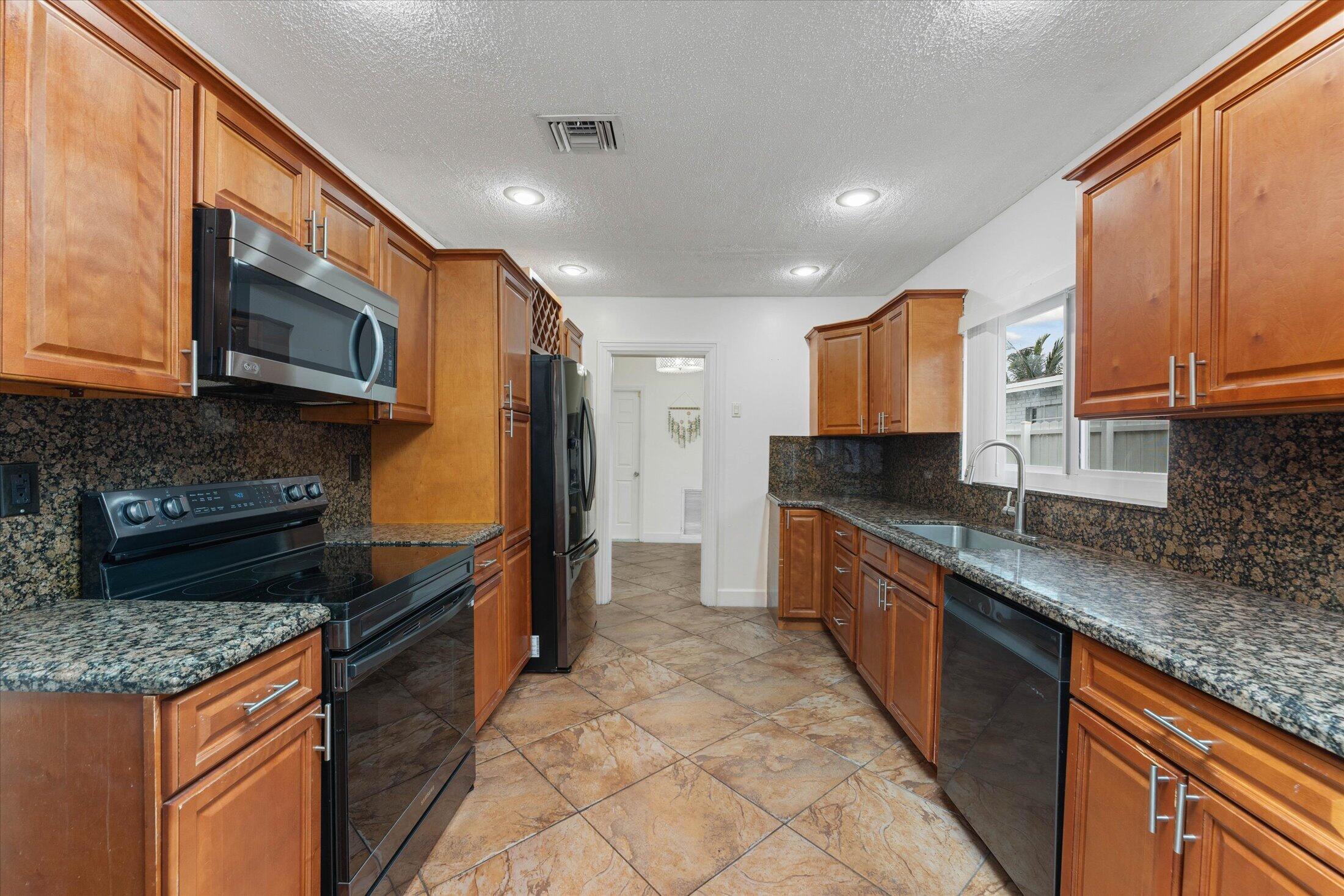 6515 SW 8th Place