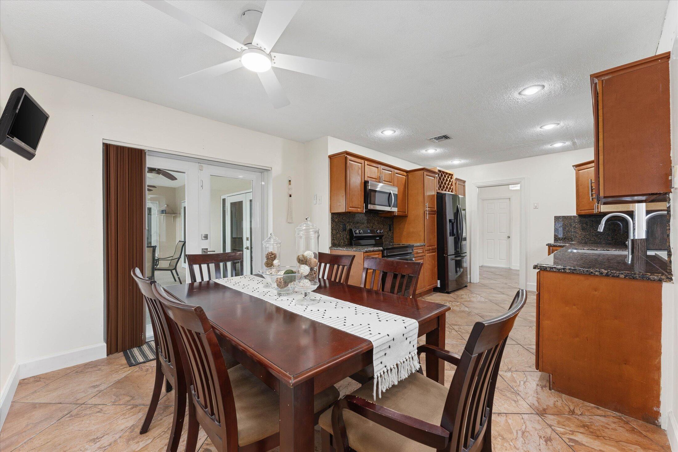 6515 SW 8th Place