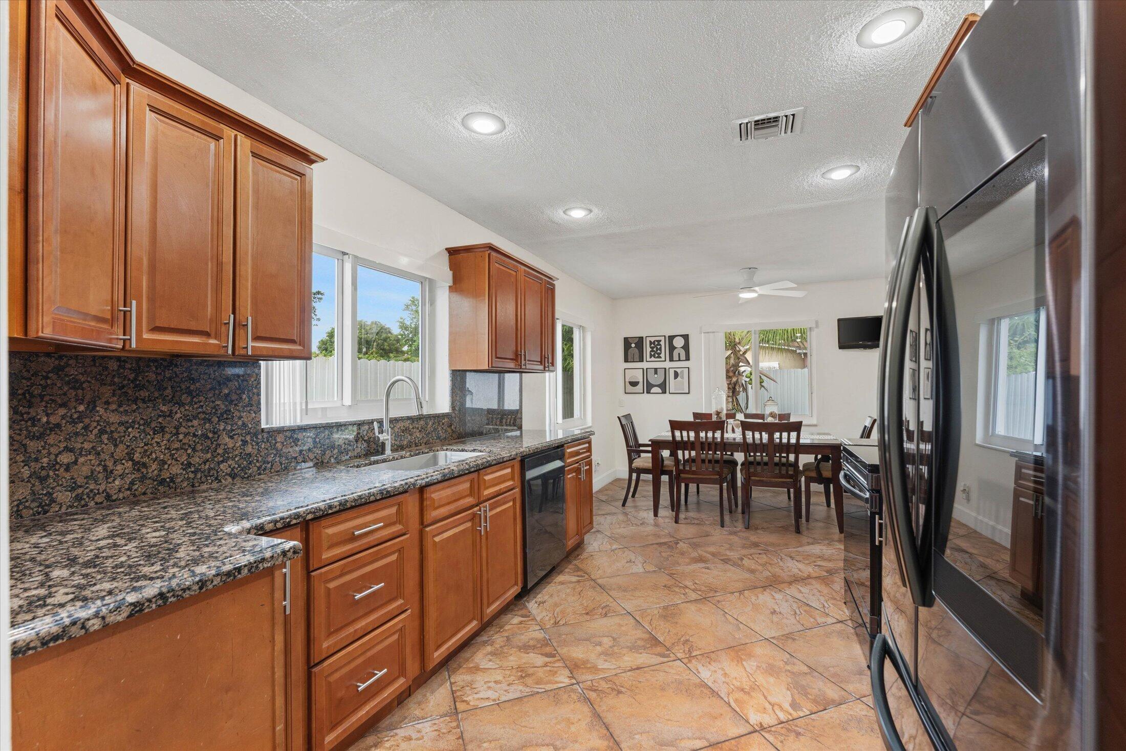 6515 SW 8th Place