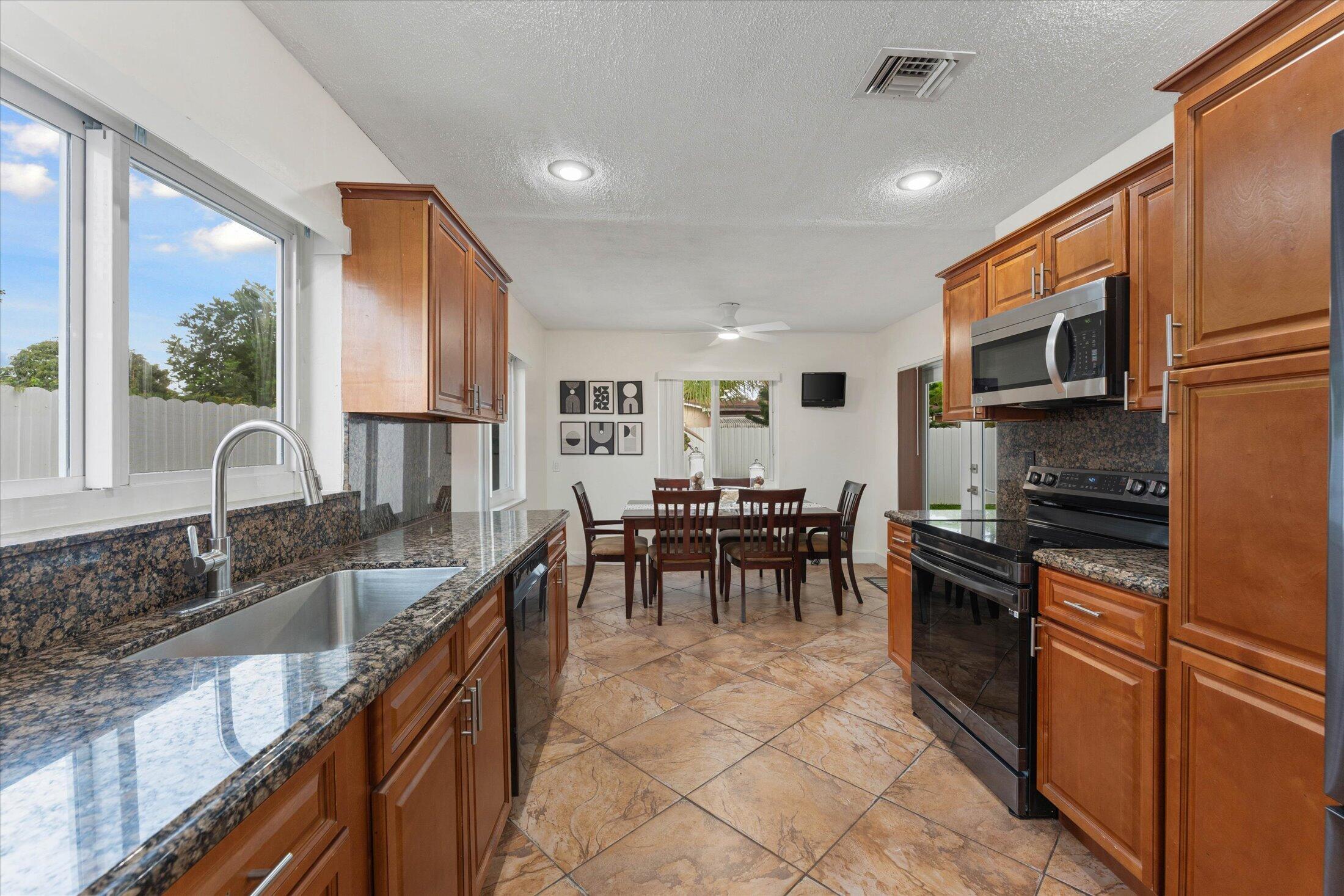 6515 SW 8th Place