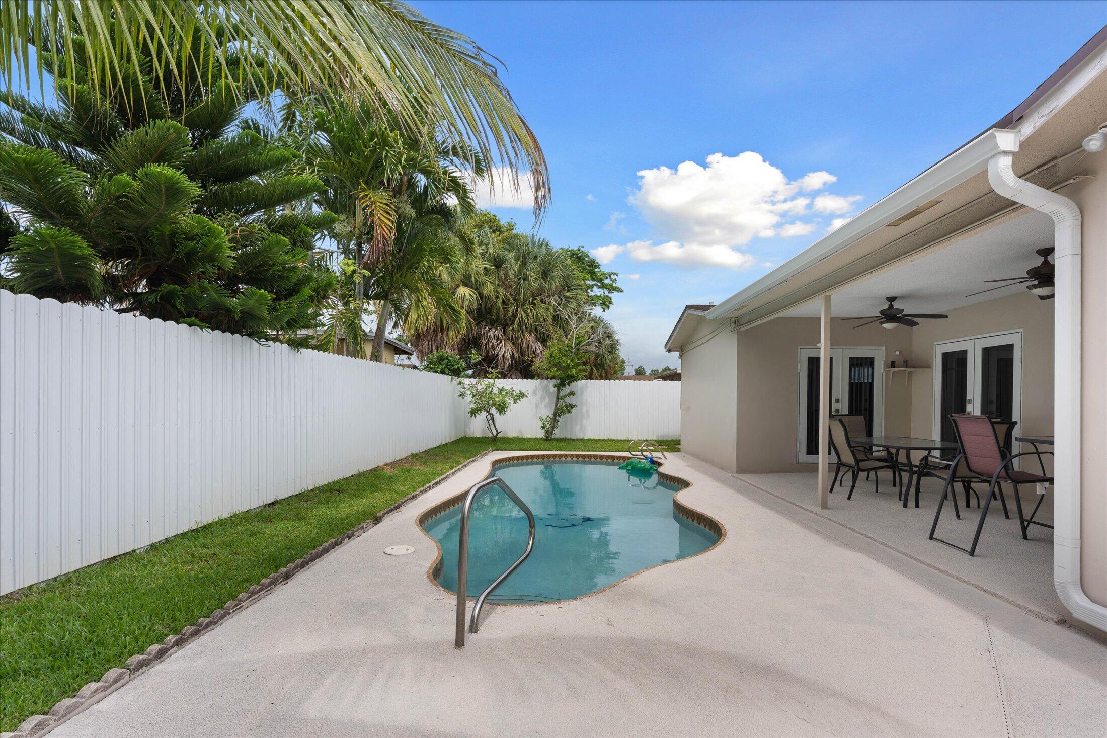 6515 SW 8th Place