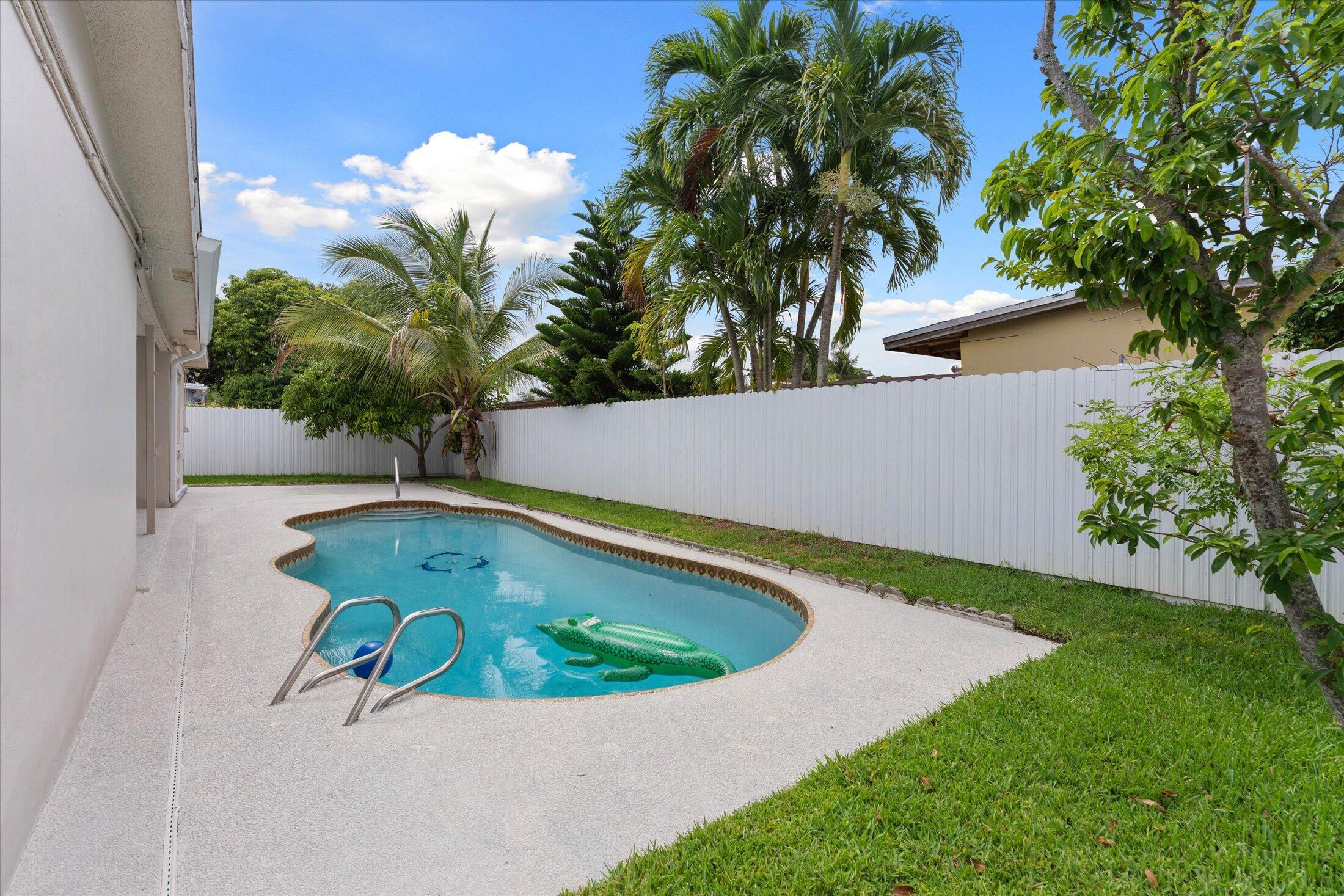 6515 SW 8th Place