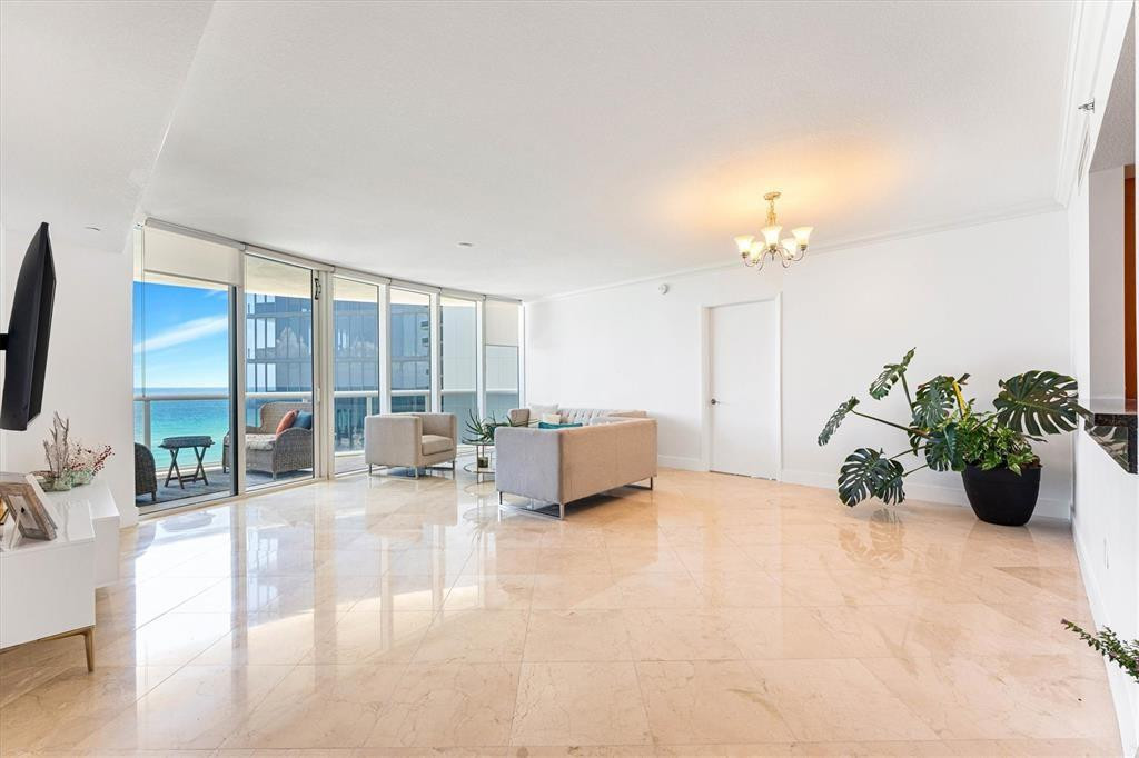 17201 COLLINS Avenue 805