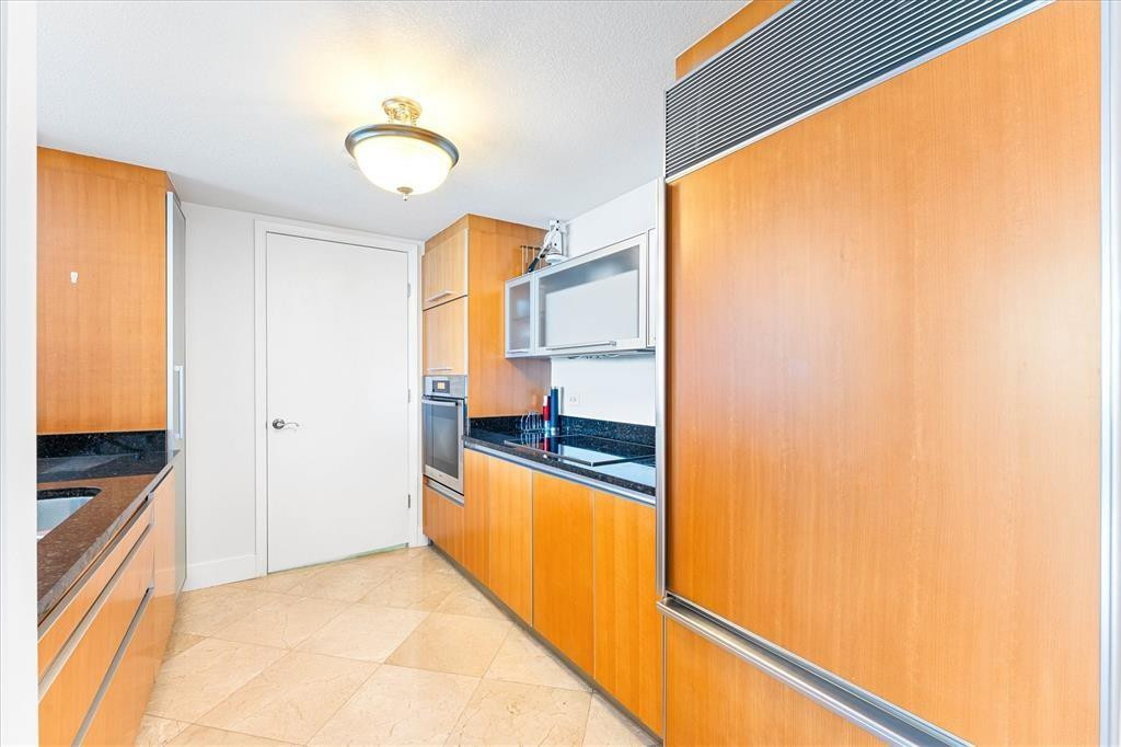 17201 COLLINS Avenue 805
