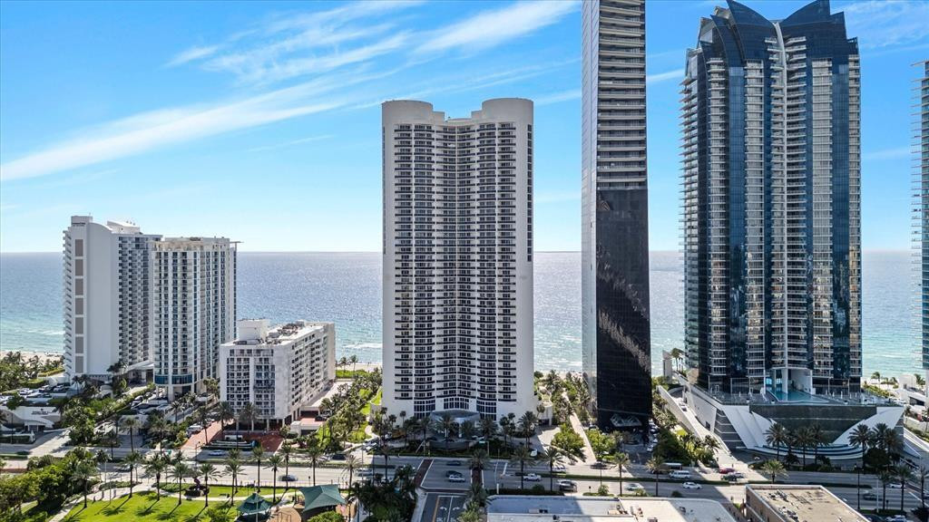 17201 COLLINS Avenue 805