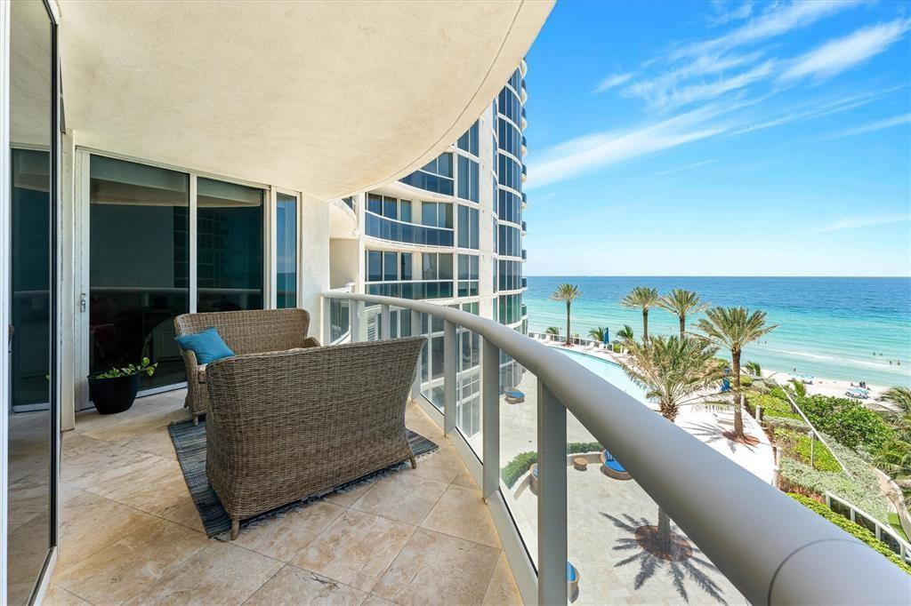 17201 COLLINS Avenue 805