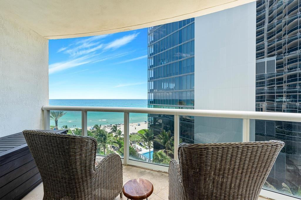 17201 COLLINS Avenue 805