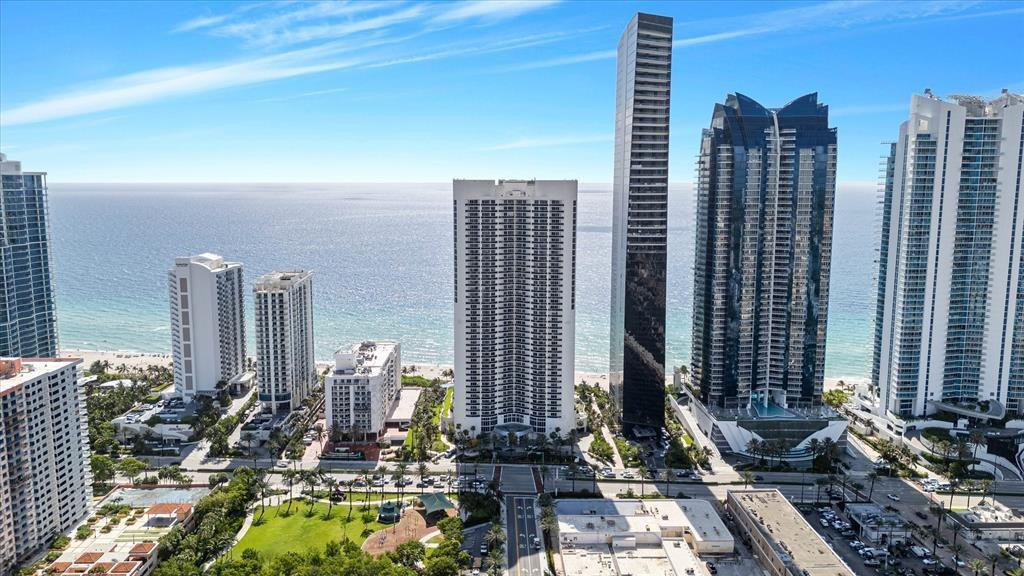 17201 COLLINS Avenue 805