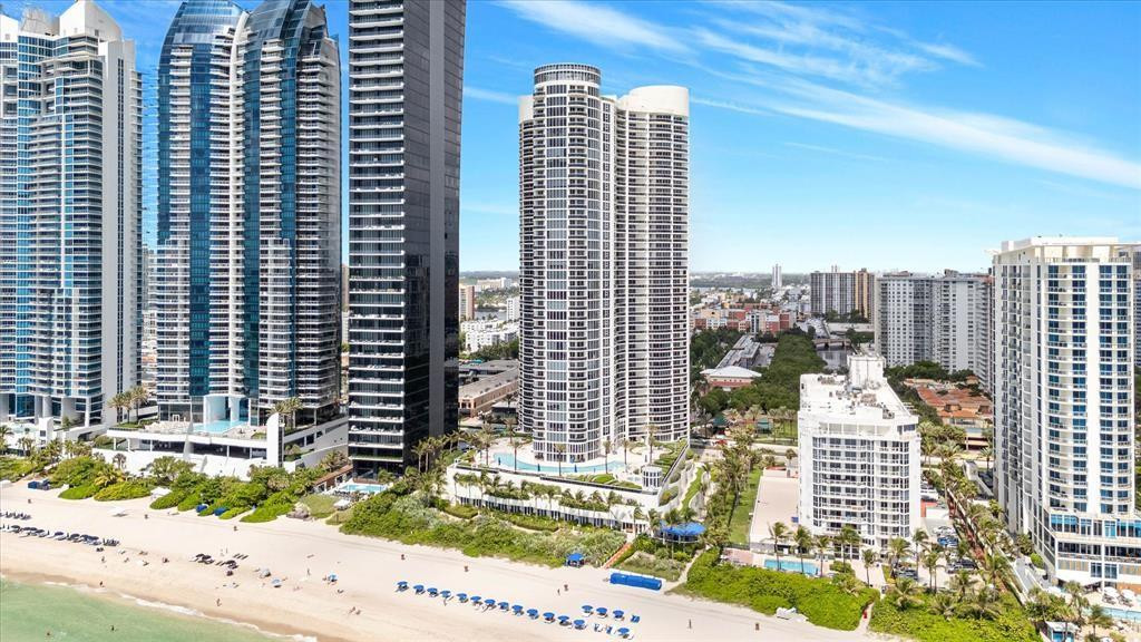 17201 COLLINS Avenue 805