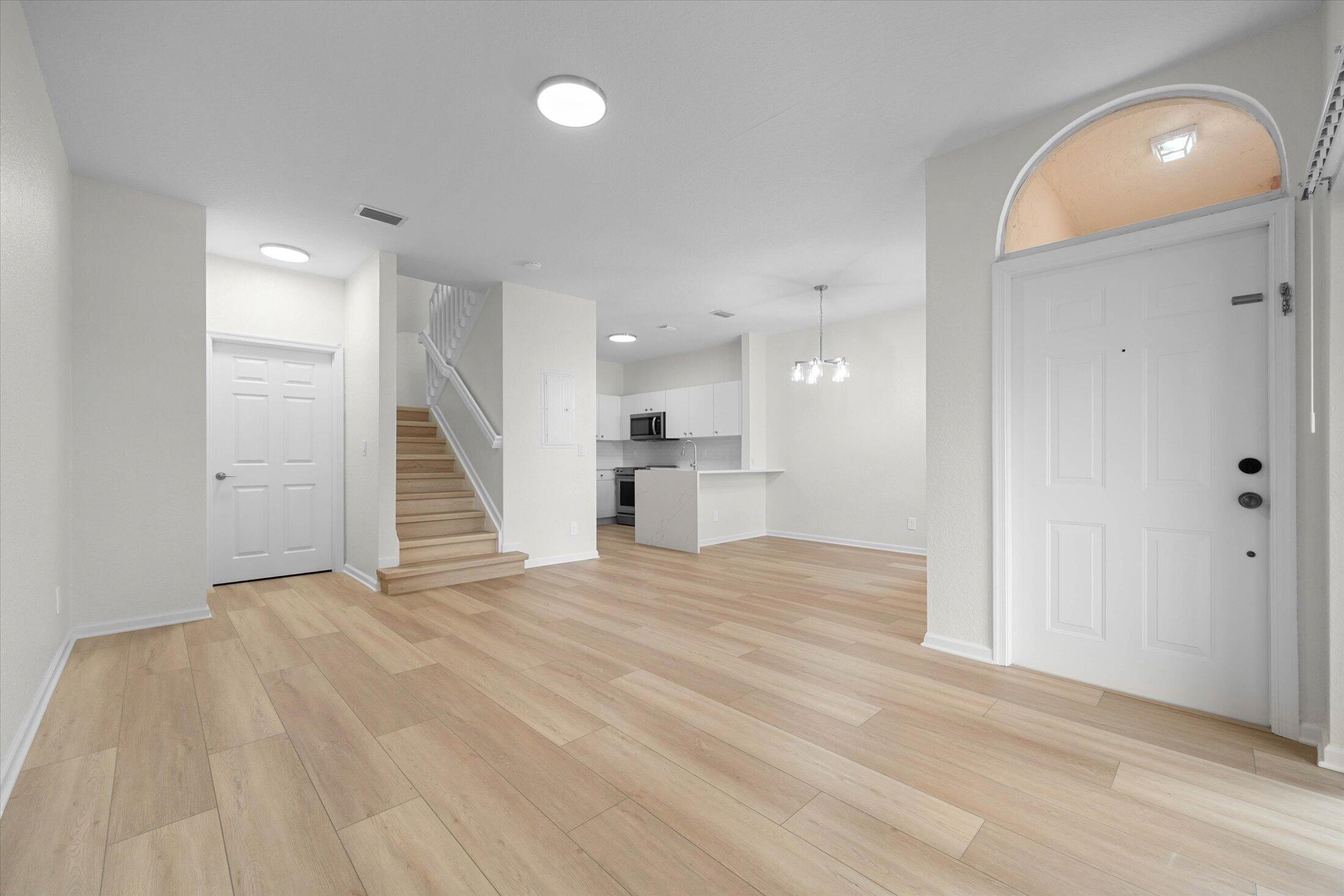 1204 SANTA CATALINA Lane