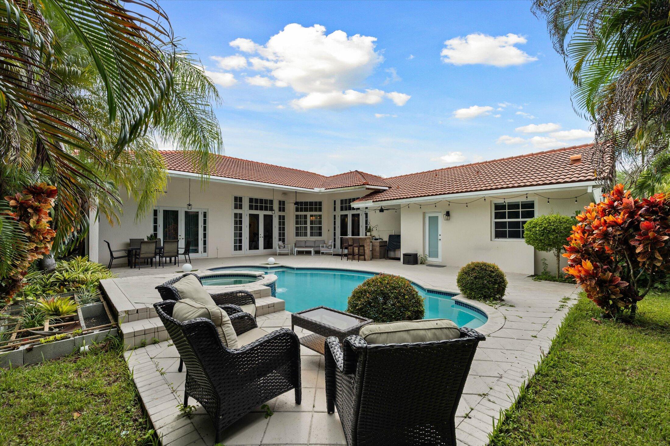 2647 EDGEWATER Drive