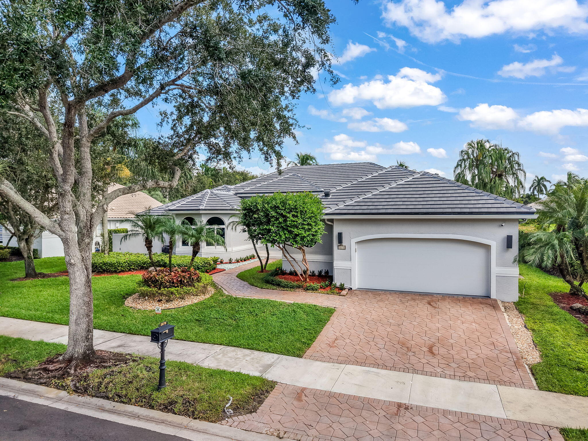 2678 MEADOWOOD Drive
