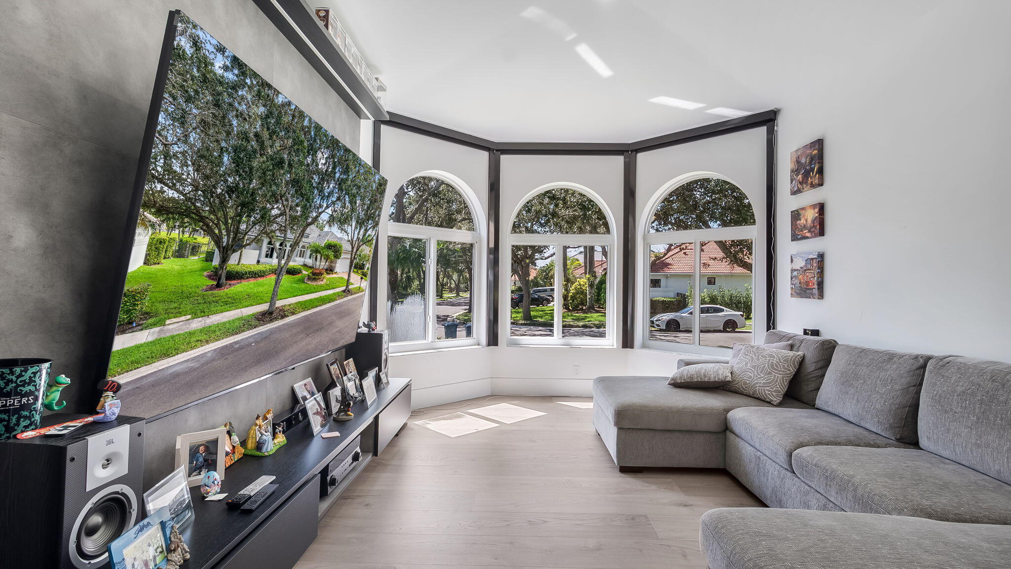 2678 MEADOWOOD Drive