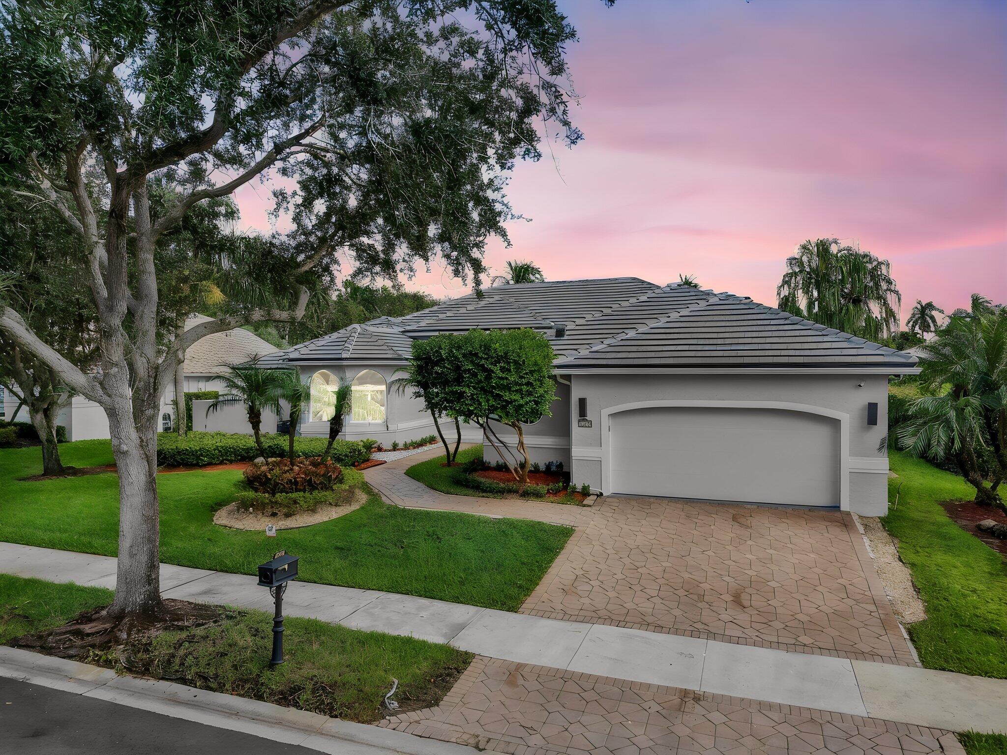 2678 MEADOWOOD Drive