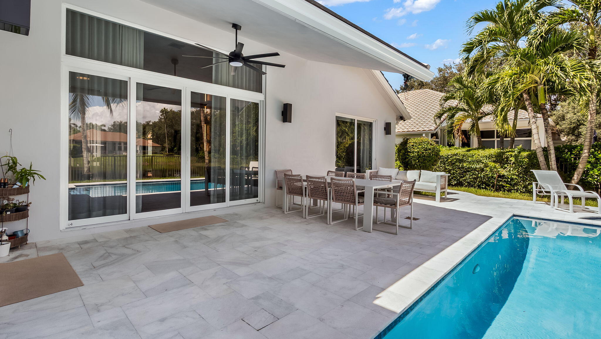 2678 MEADOWOOD Drive