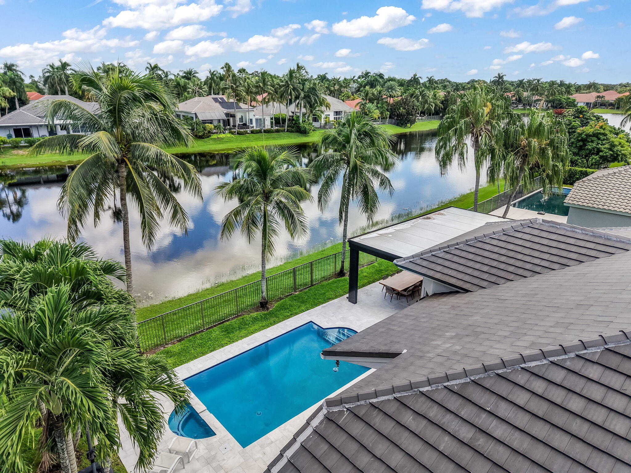 2678 MEADOWOOD Drive