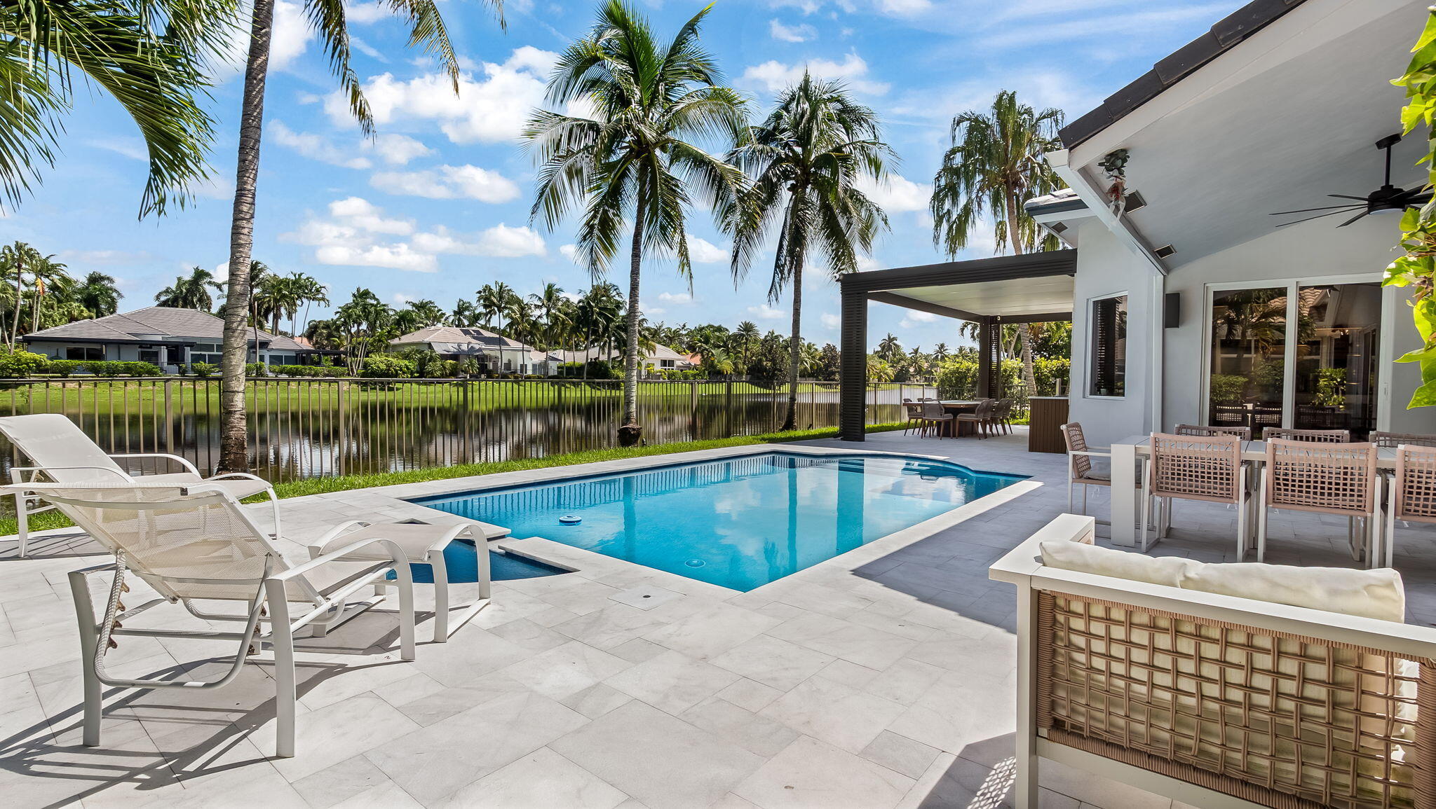 2678 MEADOWOOD Drive