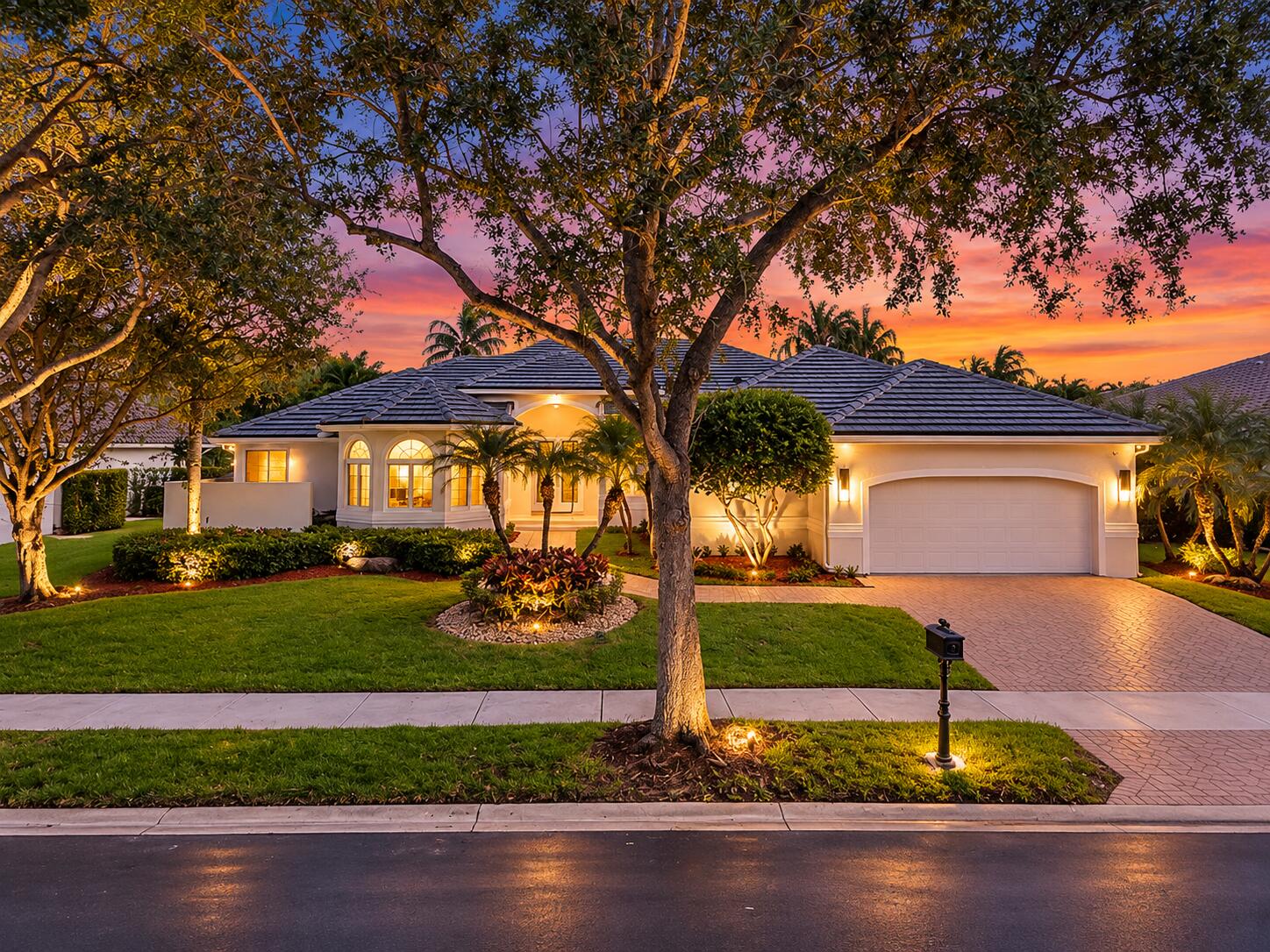 2678 MEADOWOOD Drive
