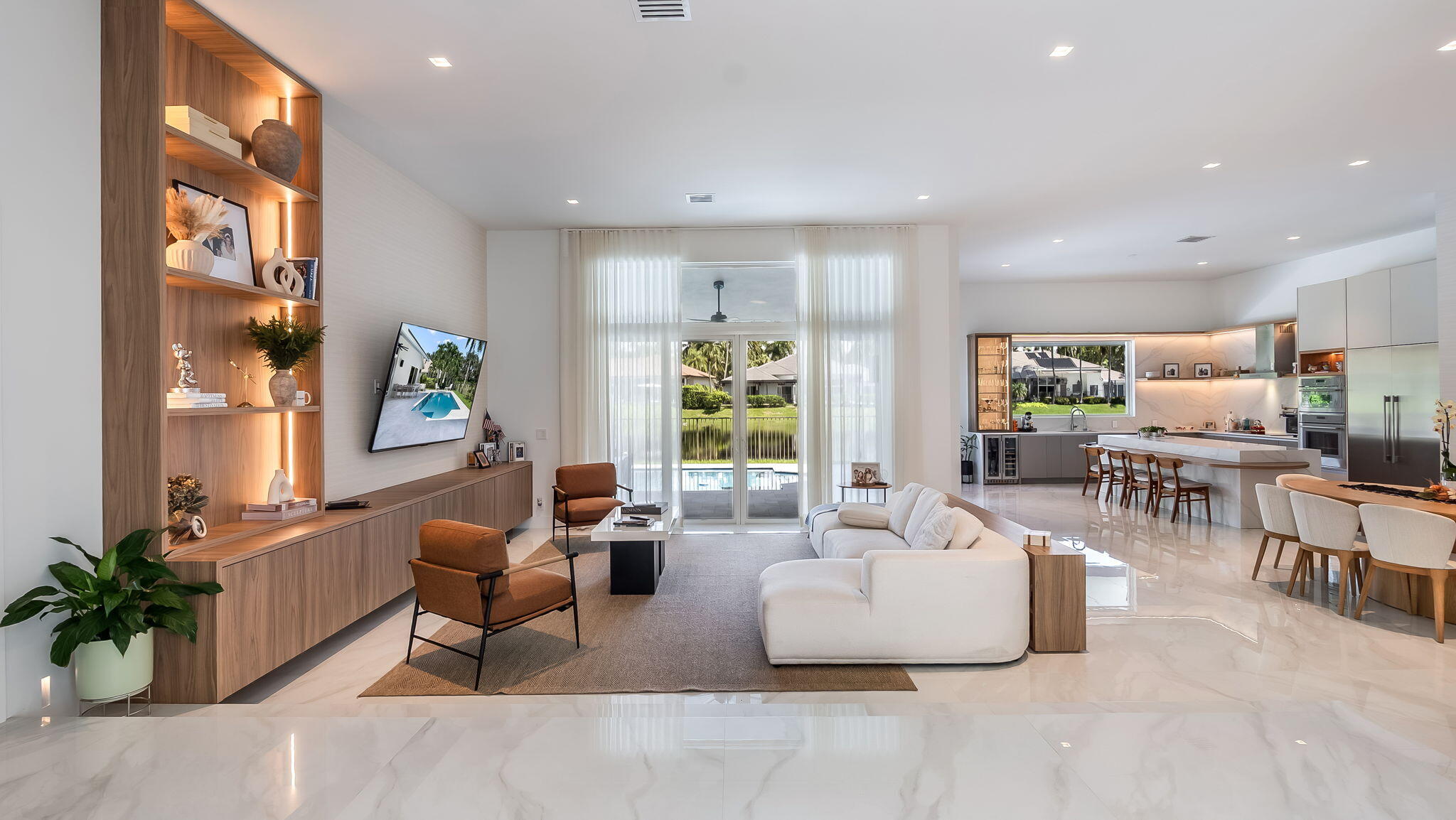 2678 MEADOWOOD Drive
