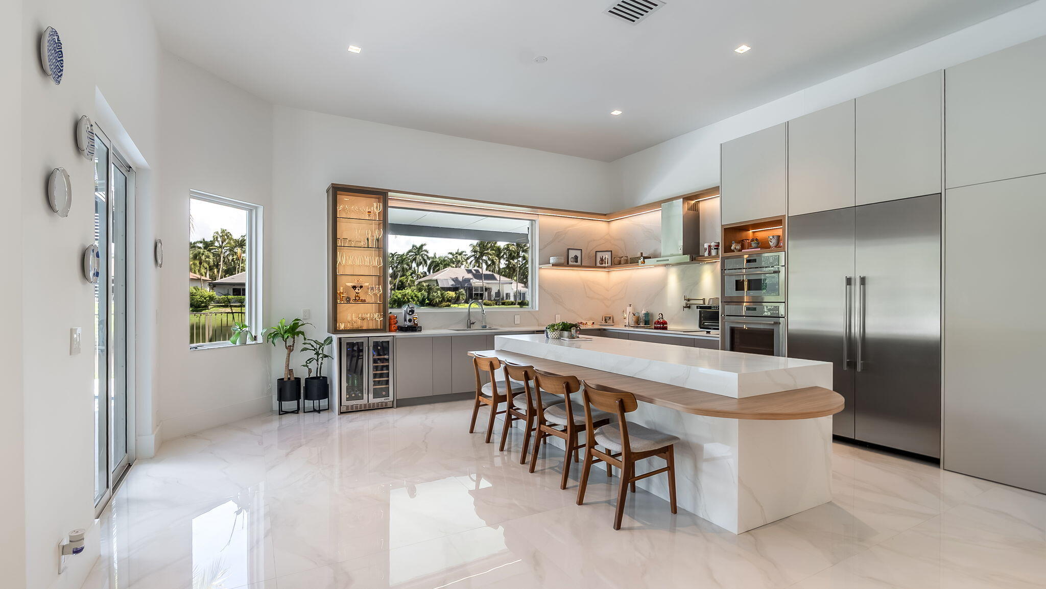 2678 MEADOWOOD Drive