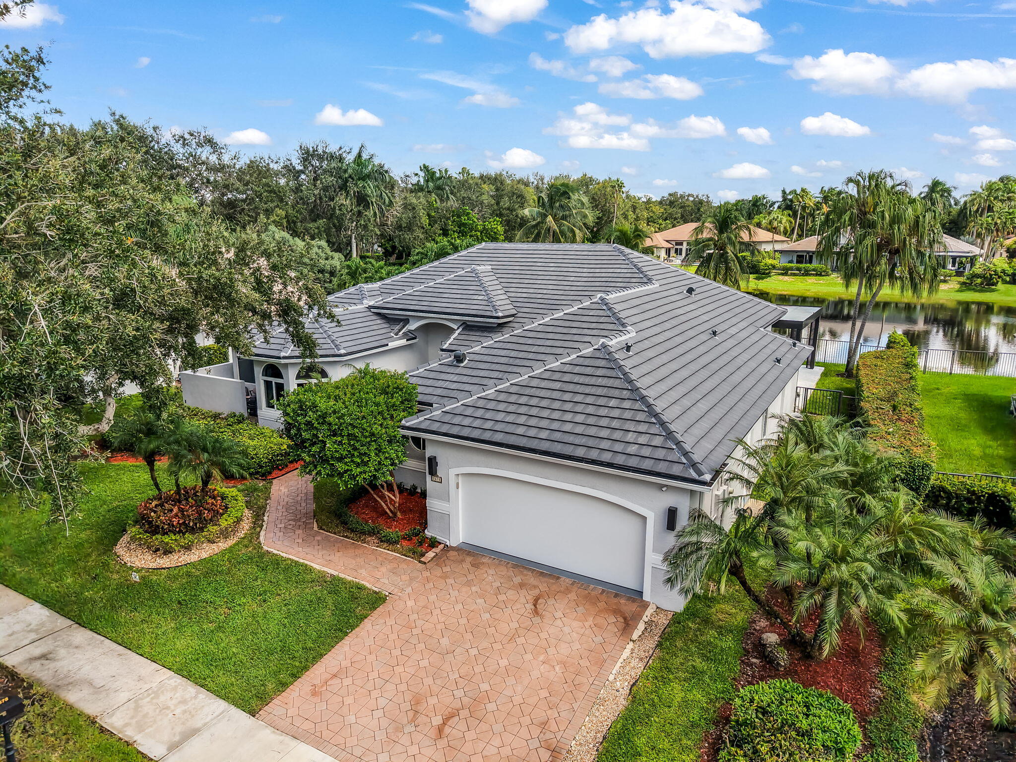 2678 MEADOWOOD Drive