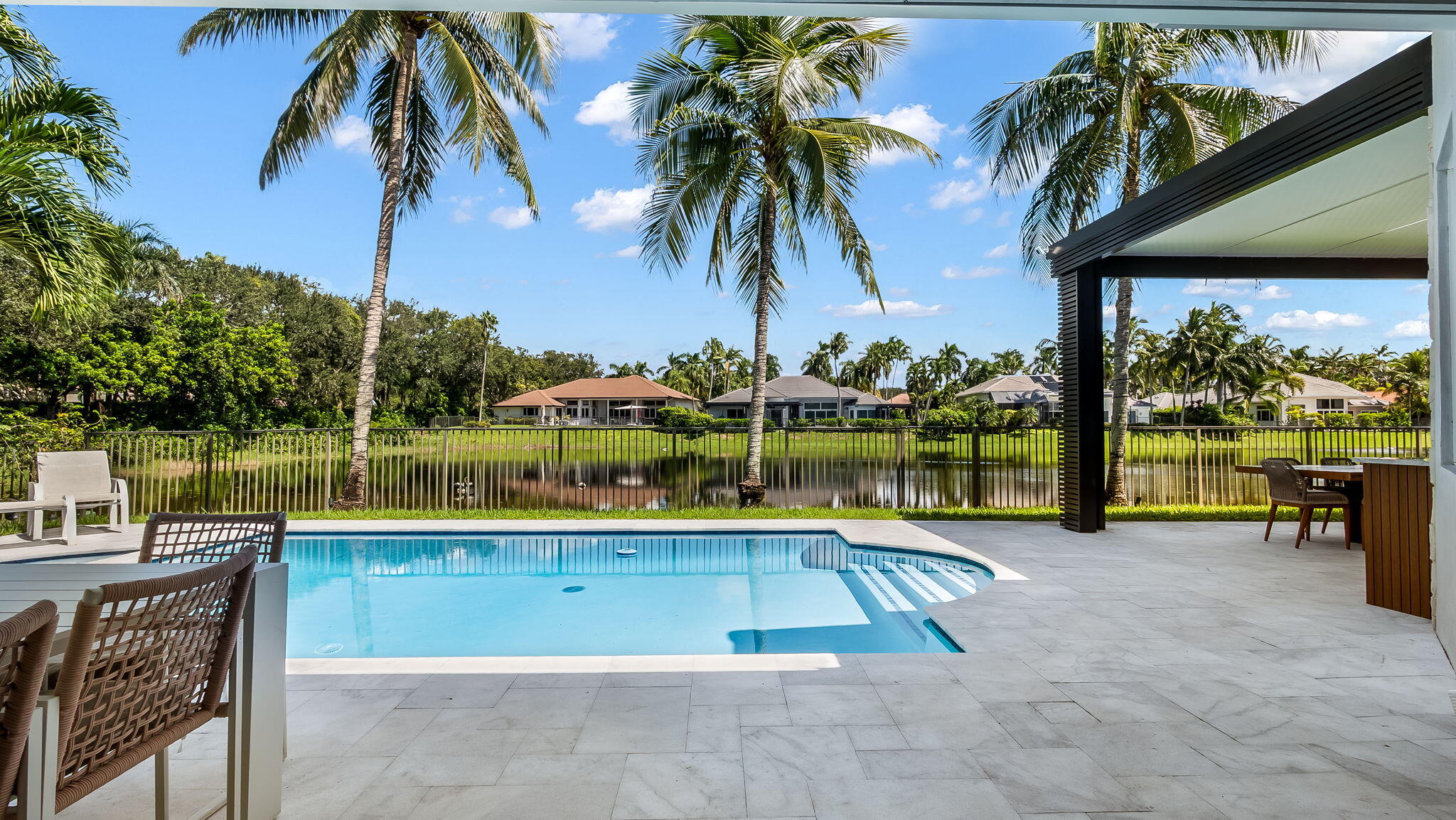 2678 MEADOWOOD Drive