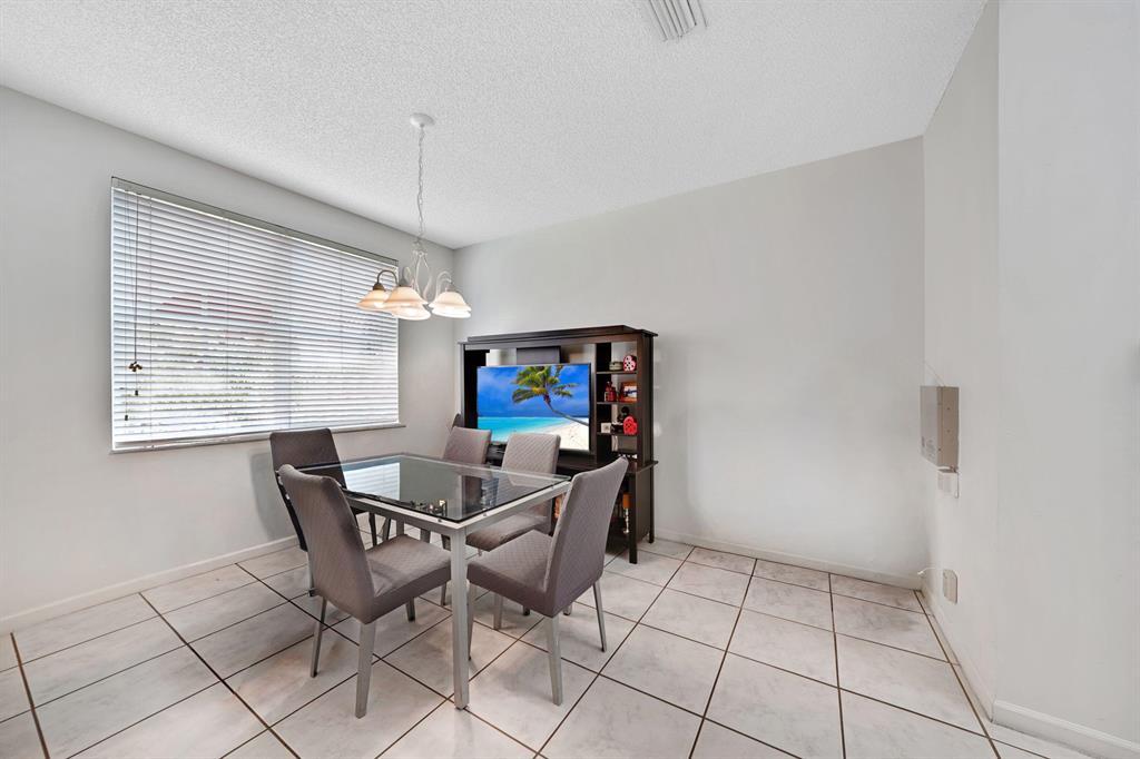 1457 BANYAN Way